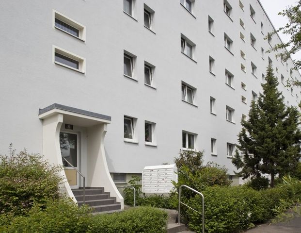 Tapezier- und Malerarbeiten erforderlich! - Foto 1