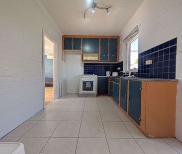 Just a few steps from the beach! - Photo 2