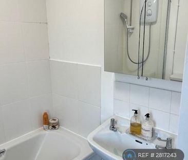 2 bedroom semi-detached house to rent - Photo 4