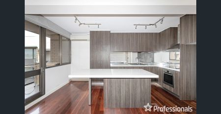 SPECTACULAR SUNSET VIEWS IN AN ICONIC ST KILDA LANDMARK - Photo 5