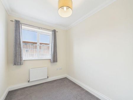 3 bedroom end of terrace house to rent - Photo 2