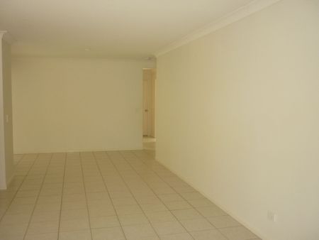 QUIET & PEACEFUL LOCATION!! Large Four (4) Bedroom Family Home in Quiet Cul de sac of Mudgeeraba - Photo 3