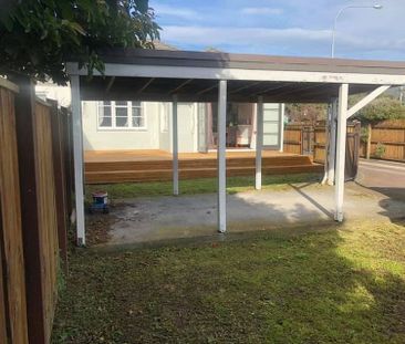 3 beds, Securely fenced. Washer, Dryer Dishwasher. - Photo 1