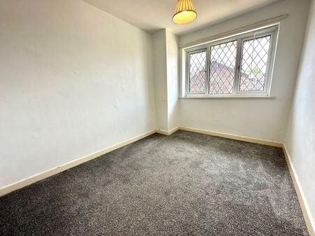 Claremont Avenue, Deeside, Garden City - Photo 4