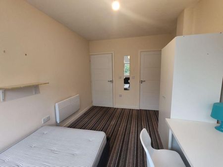 3 bedroom apartment to rent - Photo 5