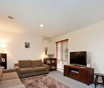 36 Hutchinson Drive, Lynbrook VIC 3975 - Photo 6