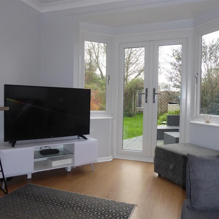 3 bedroom semi-detached house to rent - Photo 1
