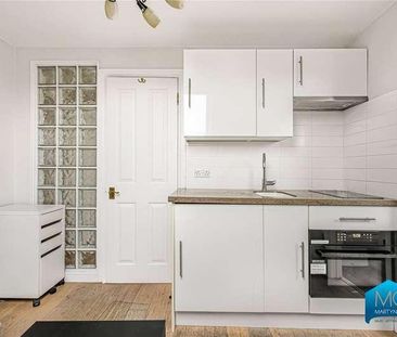 The Loft Apartment, Avondale Avenue, North Finchley, London, N12 - Photo 5