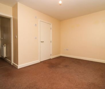 4 bedroom end of terrace house to rent - Photo 4