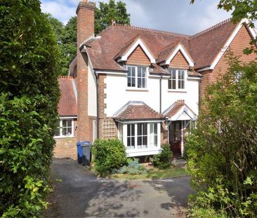 4 bedroom semi-detached house to rent - Photo 2