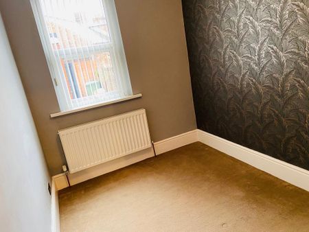 2 bedroom ground floor flat to rent - Photo 4