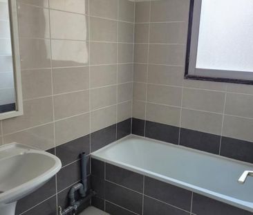 F2 49.38 m², balcon. Cuisine Equipée Américaine. - Photo 3