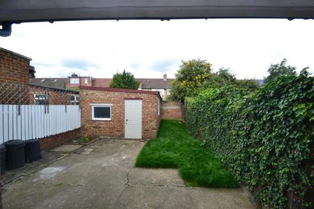 House share to rent - Photo 2