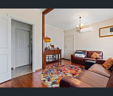 Neat & Comfortable 2-Bedroom Home in a Convenient Location - Photo 2