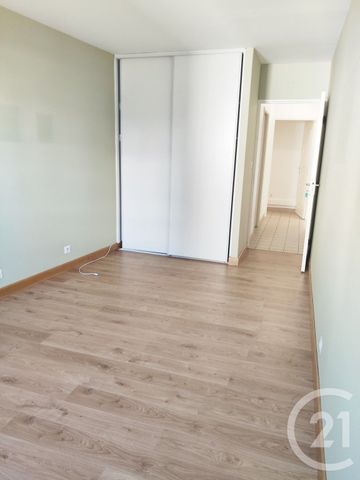 Location Appartement 3 pièces 74m² LILLEBONNE 76170 - Photo 2