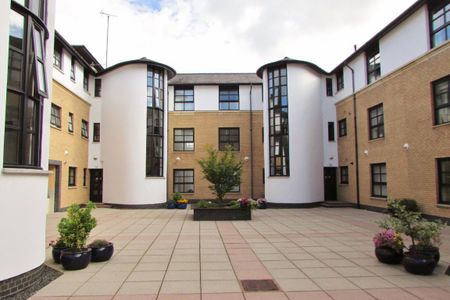 2 Bed Flat - Photo 2