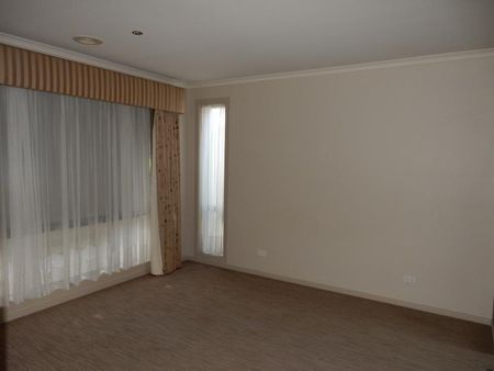 23 Montclair Avenue, West Wodonga - Photo 4