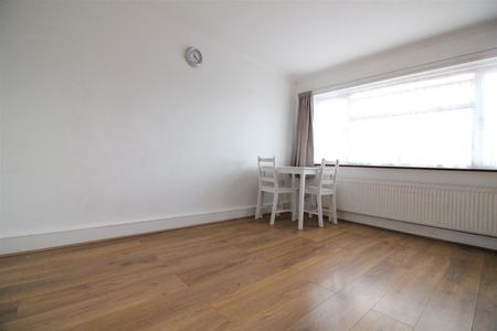 Kingsbridge Crescent, Southall - Photo 5