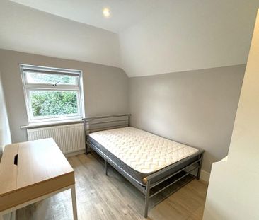 4 bedroom semi-detached house to rent - Photo 3