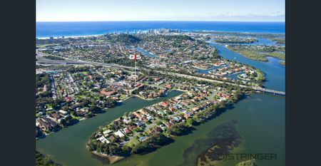 LIVING BY THE WATER – 2.3km to Kirra Beach - Photo 3