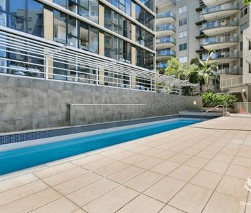 Top Floor 2 Bedroom Apartment in South Bank - Photo 1