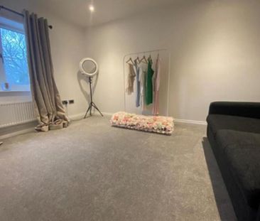 5 bedroom detached house to rent - Photo 3