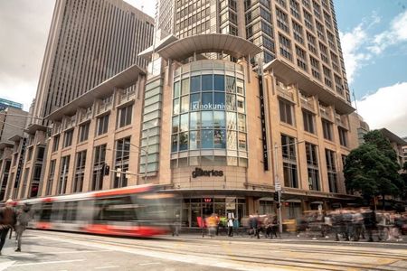 Luxurious Split-Level Apartment in Iconic Lumiere Residences - Photo 2