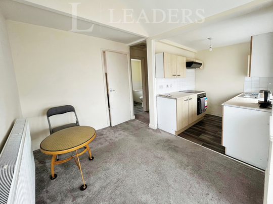 1 bedroom house to rent Hillman Avenue, Jaywick, Clacton-on-Sea, CO15 - Photo 1