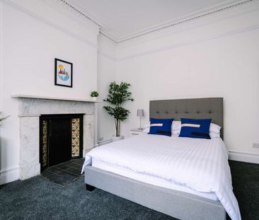 Absolutely Stunning 5 bedroom home located in a sought after area o... - Photo 5