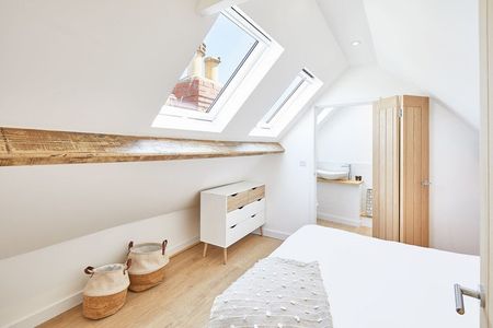 Golden Lion Bank - Photo 5