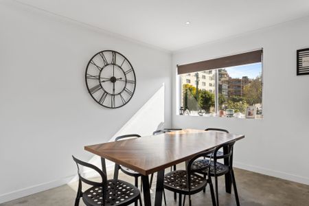 Stylish 2-Bedroom Oasis in Prime Location - A Hidden Gem - Photo 5