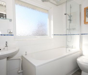 3 bedroom flat to rent - Photo 6