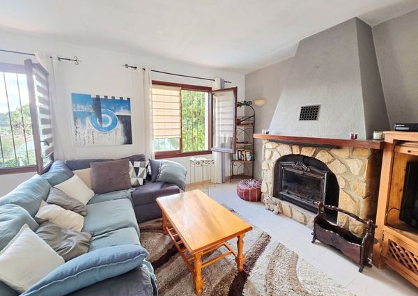 SPACIOUS VILLA FOR RENT FOR LONG TERM INCLUDING SUMMER