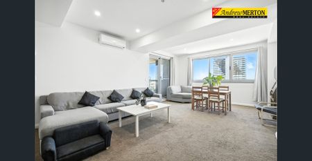 Luxurious Three-Bedroom Plus Study Apartment with Panoramic Views - Photo 3