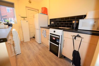 2 bedroom House in Park View Avenue (2 Bed), Leeds - Photo 1