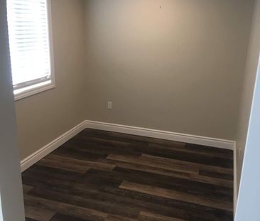 1017 Waterbury Cres - Lower Unit - ALL INCLUSIVE 1 bed, 1 bath - Photo 2