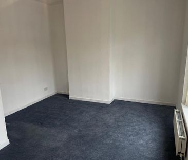 2 bedroom end of terrace house to rent - Photo 3
