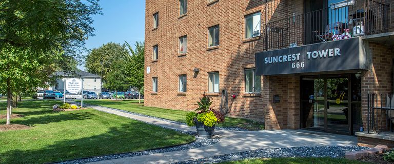 Sun Crest Tower | 666 Chippawa St., Windsor - Photo 1