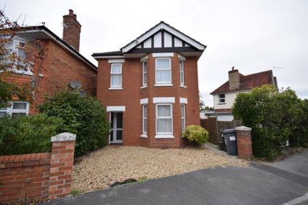 5 Bedroom House To Rent in Winton - £2,875 pcm Tenancy Info - Photo 2