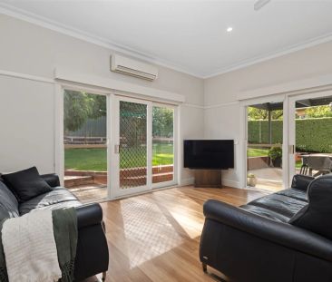 Elegant family living in prestigious East Bendigo locale. - Photo 2