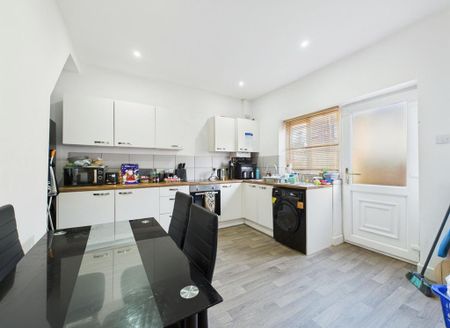 2 bedroom terraced house to rent - Photo 2