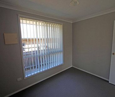 Tidy 2 bedroom unit in quiet area - Photo 3