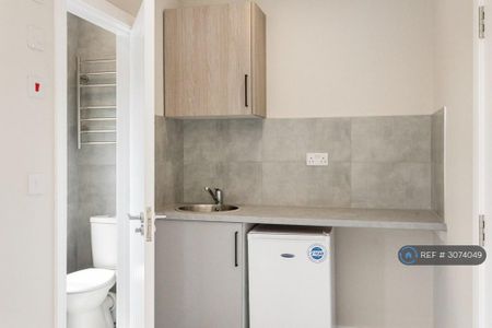 Studio to rent - Photo 5