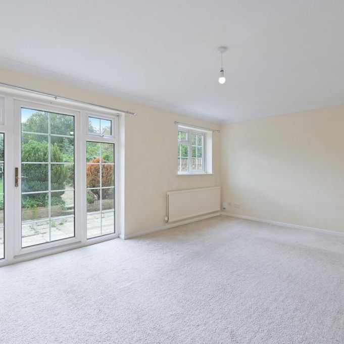 4 bedroom link detached house to rent - Photo 1