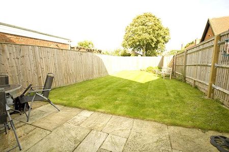 2 bedroom semi-detached house to rent - Photo 3