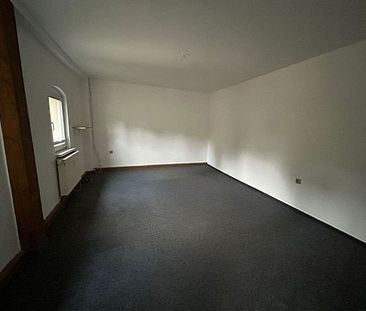 Helle 3-Zimmer-Wohnung im Dachgeschoss mit Parkplatz zu vermieten!! - Foto 4