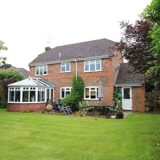 The Lea, Wokingham, RG40 - Photo 2