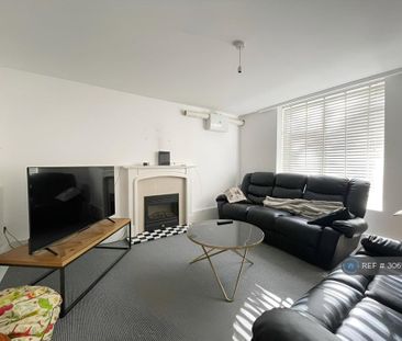 3 bedroom flat to rent - Photo 1