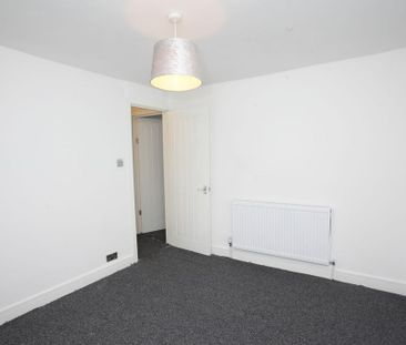 2 bedroom end of terrace house to rent - Photo 4