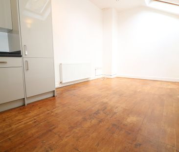 High Street, Dorking - 1 bedroomProperty for lettings - Seymours - Photo 2